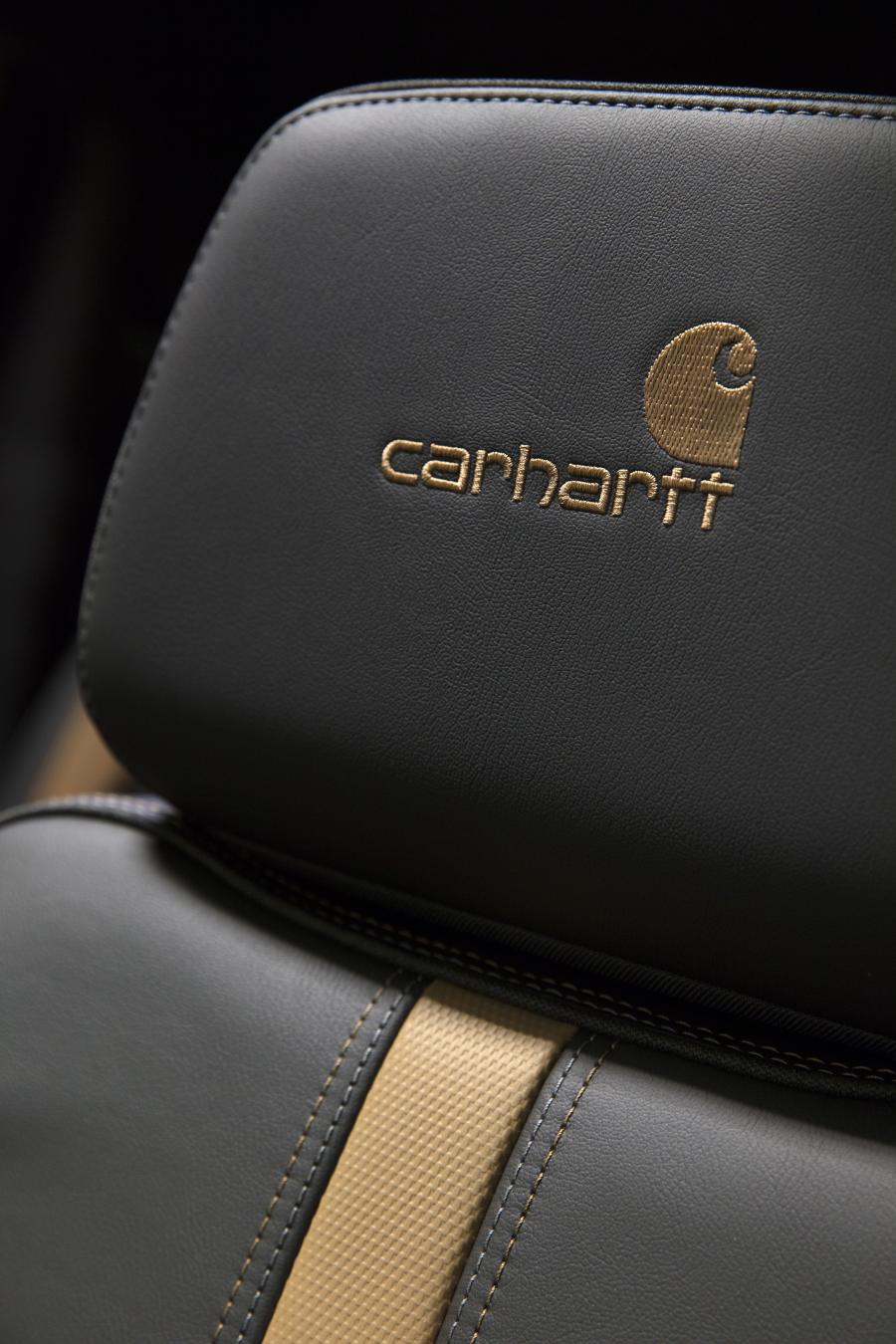 Детали интерьера Chevrolet Silverado 2500 HD Carhartt Special Edition 2020 года  (фото 5 из 10)